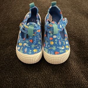 Toddler swim shoes